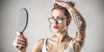 Tattoos, Piercings und Co - Was ist im Job erlaubt?